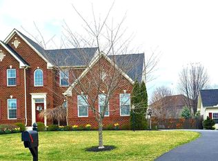 7 Allenberry Ct, Boiling Springs, PA 17007