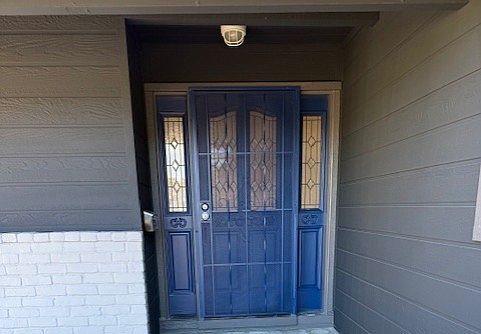 Front and locking screen door