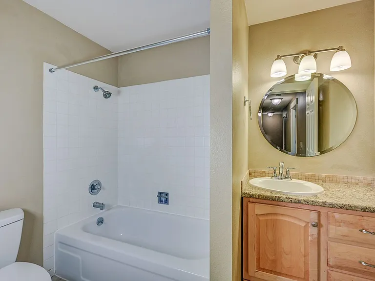 10306 NE 16th St #P4 — Photo 17