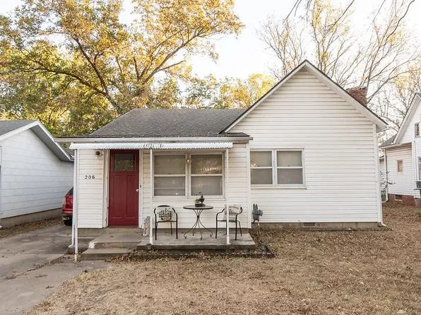 206 E 5th Ave, Caney, KS 67333