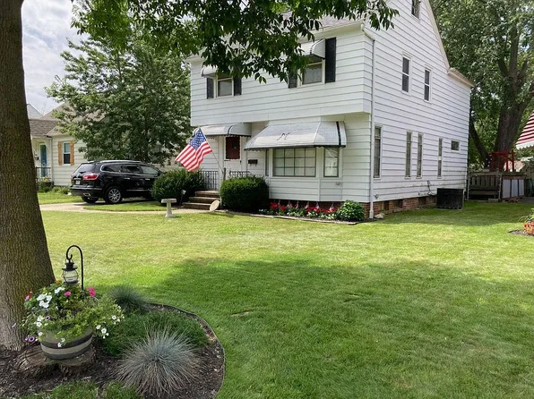 4138 W 210th St, Fairview Park, OH 44126