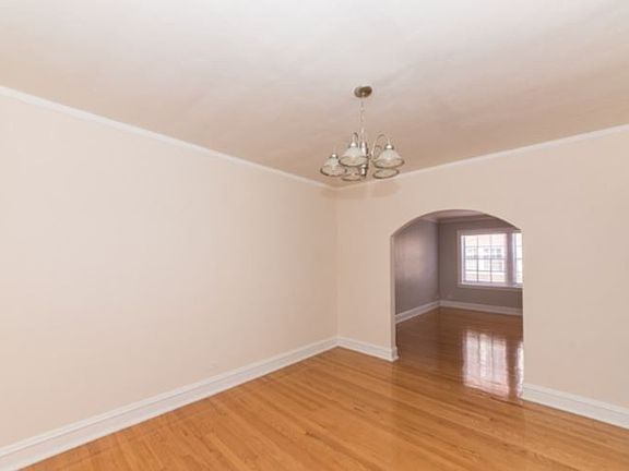3rd image of 1718 W Albion Ave APT 1A