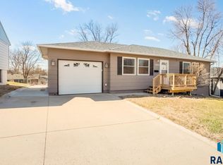 3809 E 24th St, Sioux Falls, SD 57103