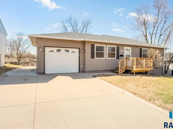 3809 E 24th St, Sioux Falls, SD 57103
