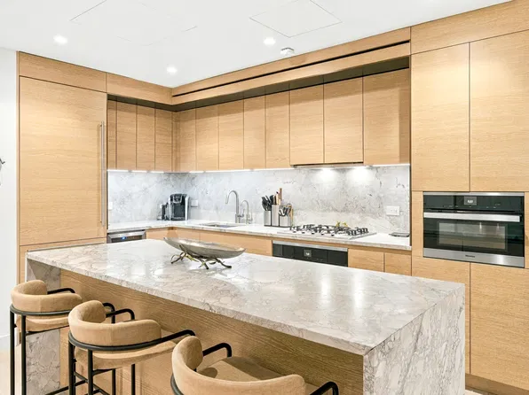 215 West 28th Street image 1 of 24
