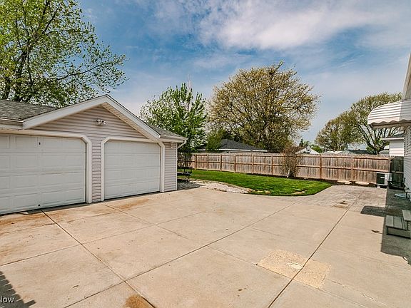 5th image of 15435 Darke Blvd