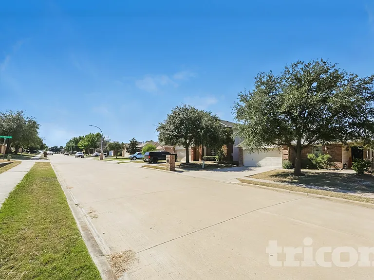 1124 Mustang Ridge Dr — Photo 3