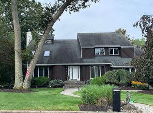 22 Greene Ct, Hauppauge, NY 11788
