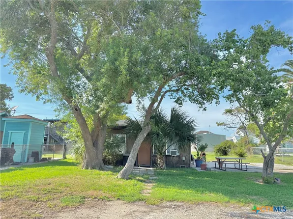 103 E Jefferson Ave, Pt O Connor, TX 77982