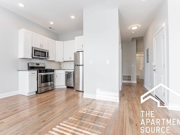 3rd image of 358 W Dickens Ave APT 4