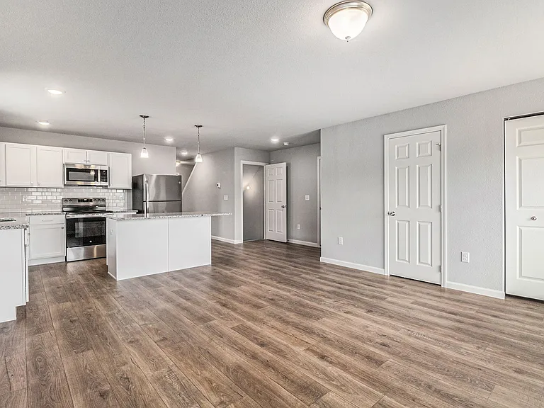 2216 Macatawa Ln — Photo 5