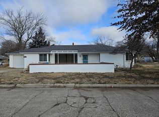 1422 Hackney St, Winfield, KS 67156