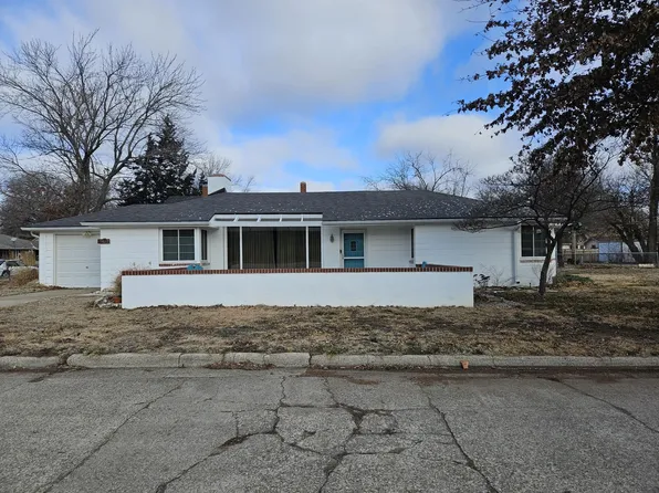 1422 Hackney St, Winfield, KS 67156