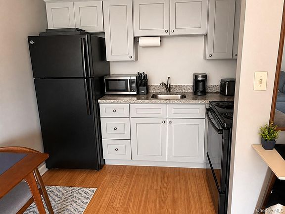 4th image of 270 Lowndes Avenue #121G