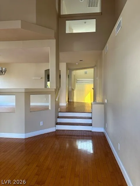 5 bed, 3215 sqft, $3,350 — Photo 4