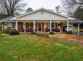 119 W Spencer Rd, Hurt, VA 24563