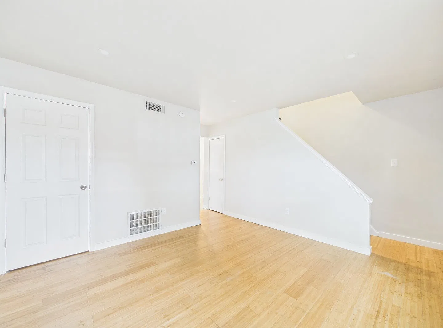 2 bed, 1.0 bath, 795 sqft, $1,295 — Photo 4