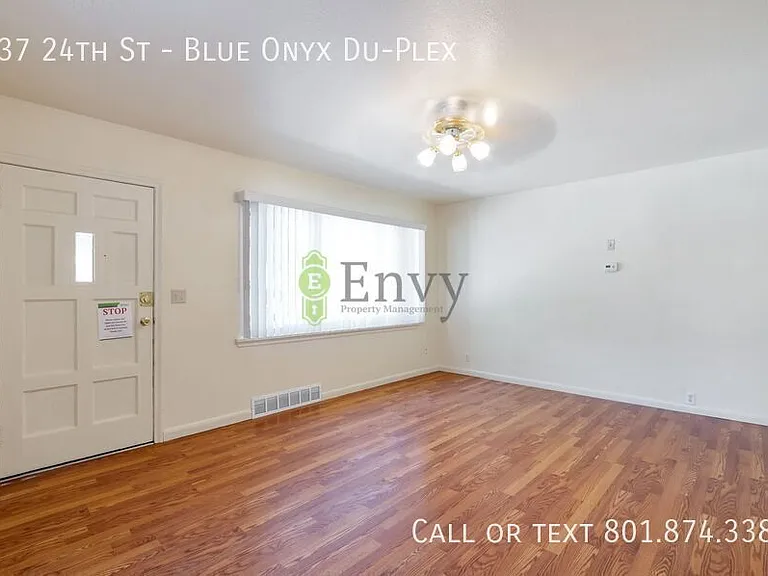 937 24th St #BLUE ONYX DU-PLEX — Photo 3