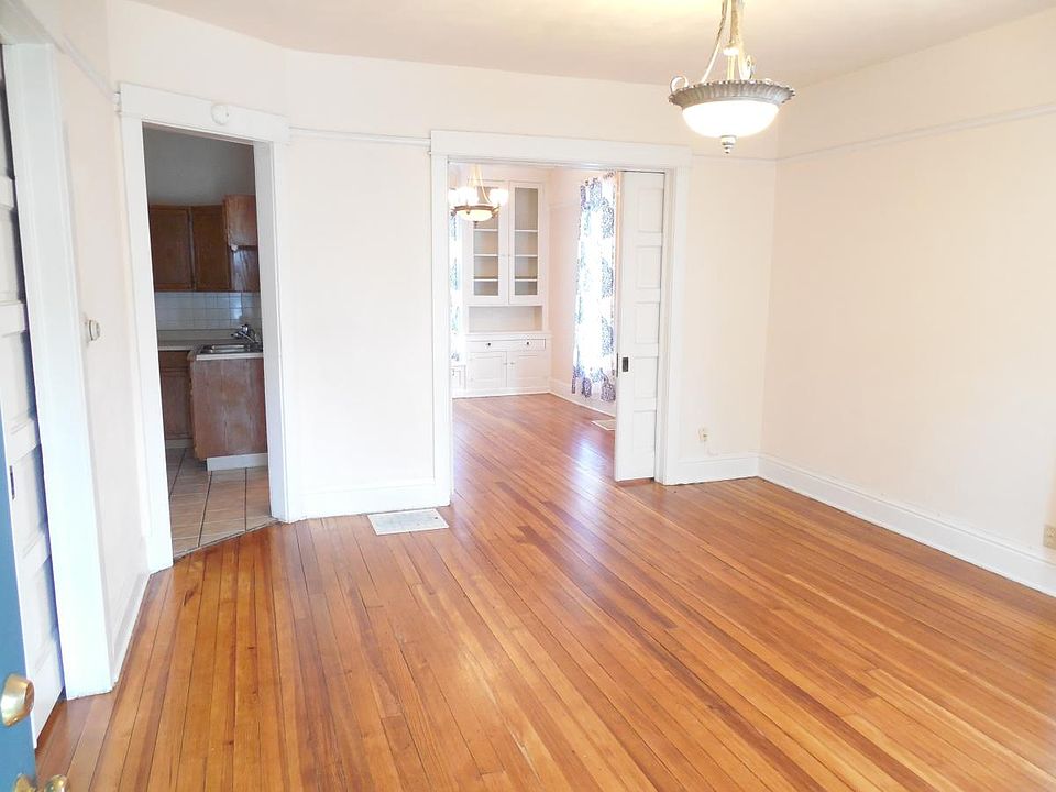 2nd image of 414 Hill St #House