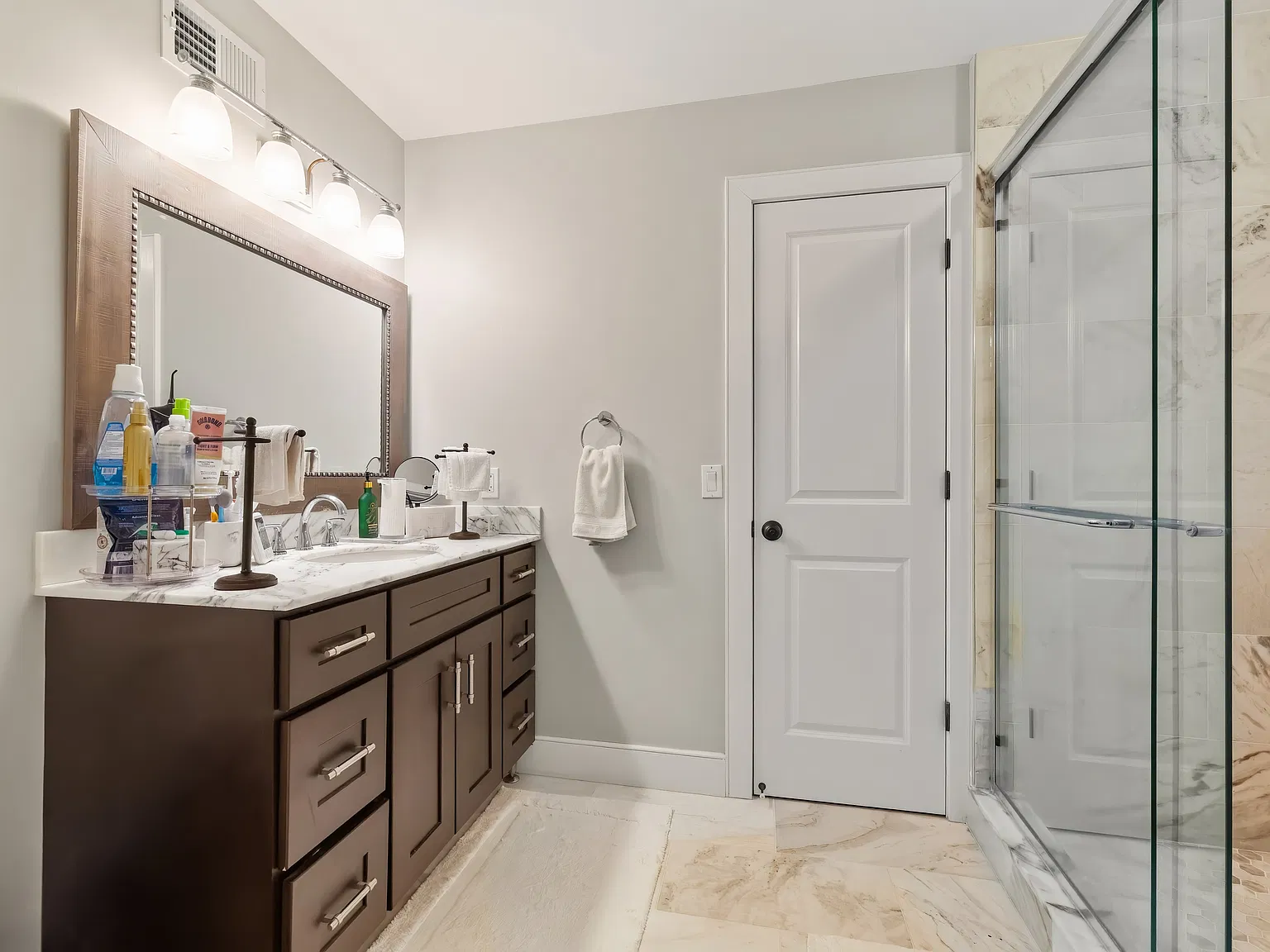3 bed, 2.5 bath, $5,700 — Photo 4