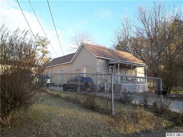 2nd image of 220 S Dixie St