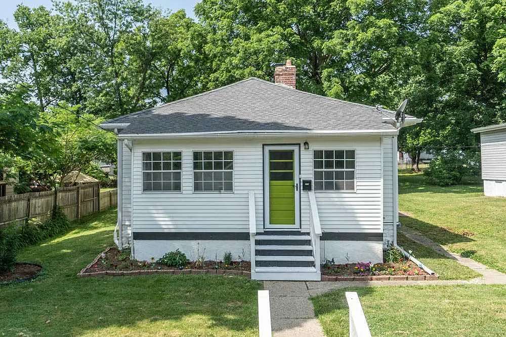 207 Clay St photo 1