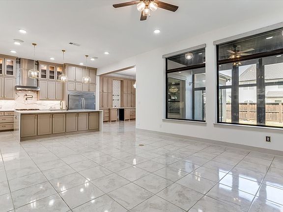 4th image of 510 Spurlock St
