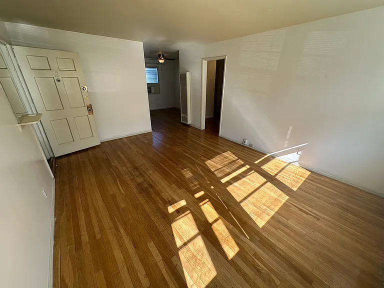 Silverlake Garden Apartments — Photo 47