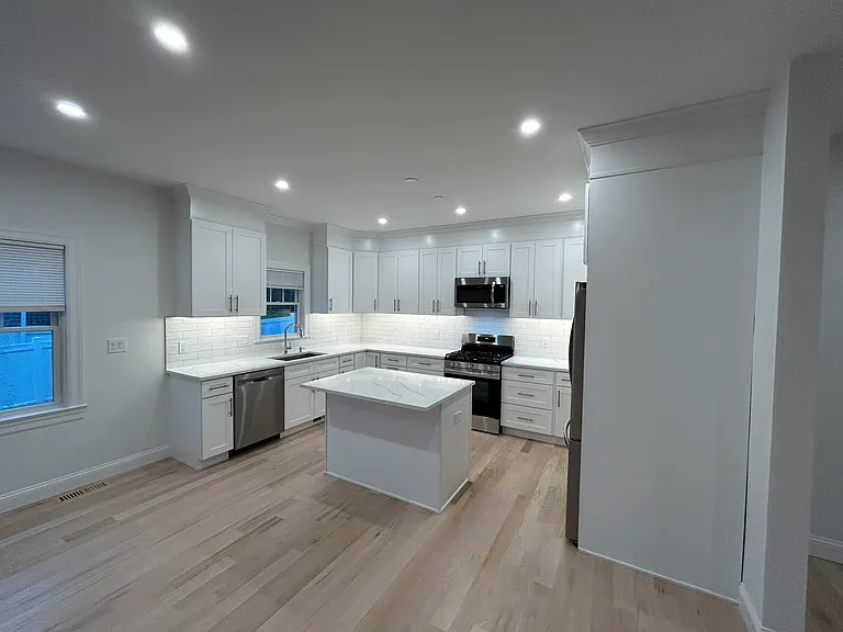 61 Adelphi Ave #63 — Photo 2