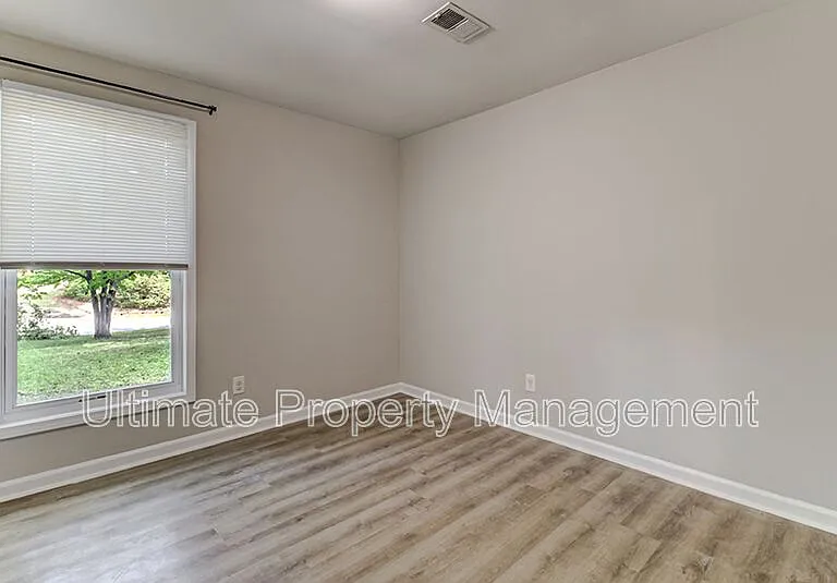 5038 Shelley Dr — Photo 15