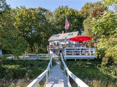 110 Rocky Hollow Rd, East Greenwich, RI, 02818