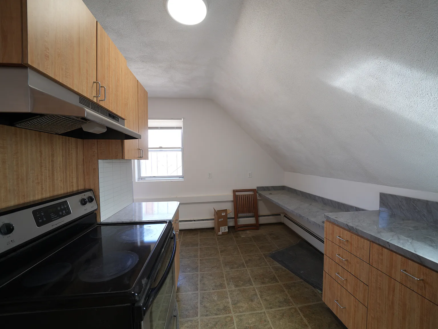 3 bed, 856 sqft, $3,800 — Photo 4