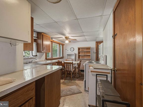 5th image of 2561 Pickertown Rd