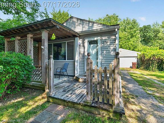 4th image of 21847 Fenster St