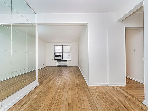 5th image of 2650 E 13th St APT 1D