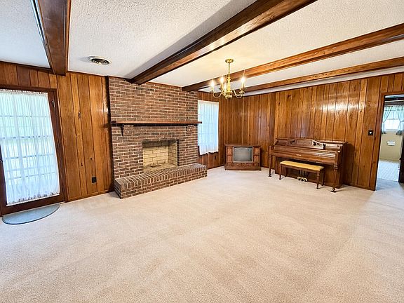 2nd image of 922 Rockefeller Ave