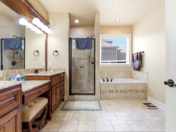 4th image of 301 Cedar Dr