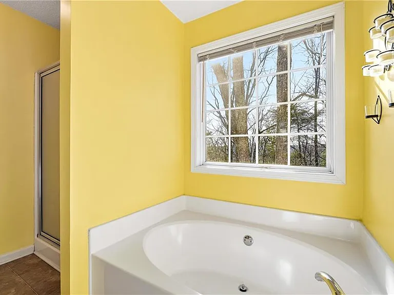 186 Franklin Ct — Photo 13