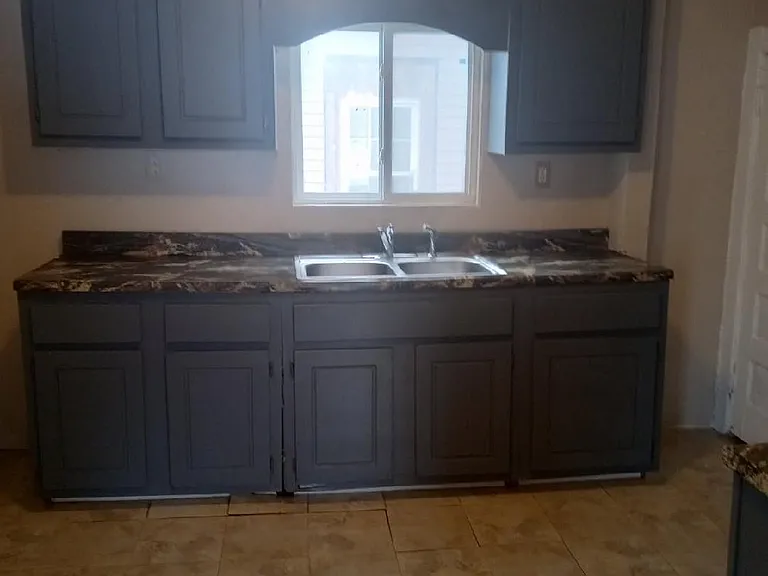 2111 Hawthorne St — Photo 2