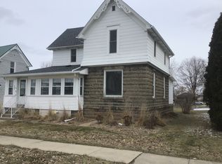 208 N Harrison St, Topeka, IN 46571