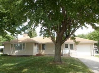 1365 6th Ave N, Windom, MN 56101