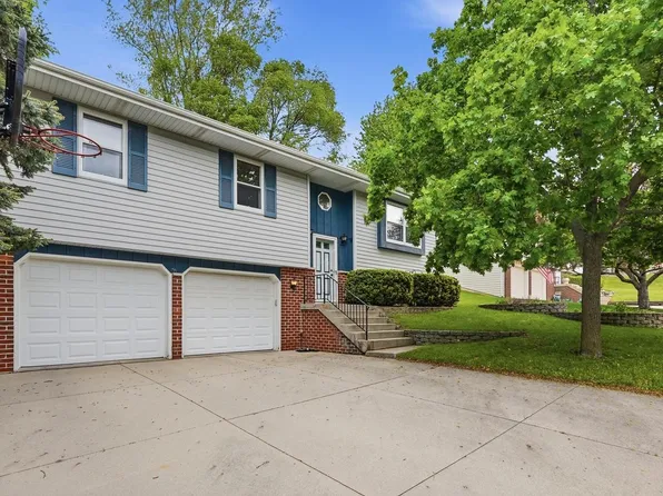 1600 Larkspur LANE, West Bend, WI 53090