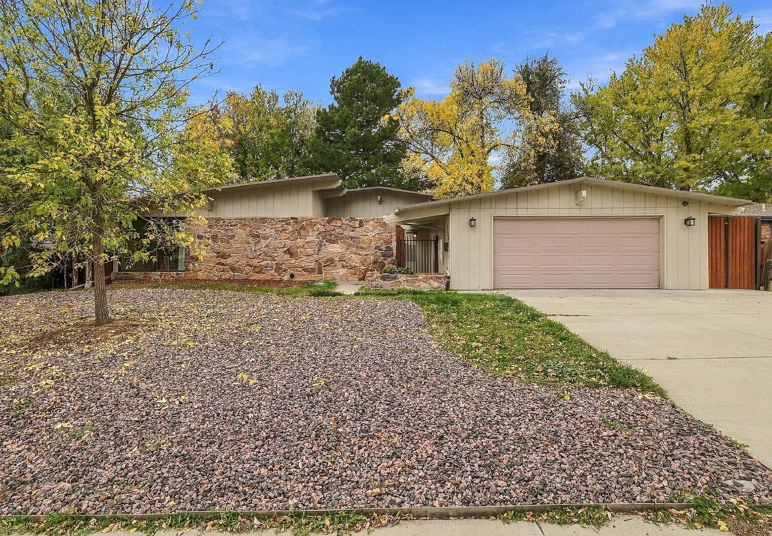 4 bed, 3.0 bath, 2589 sqft, $2,705 — Photo 2