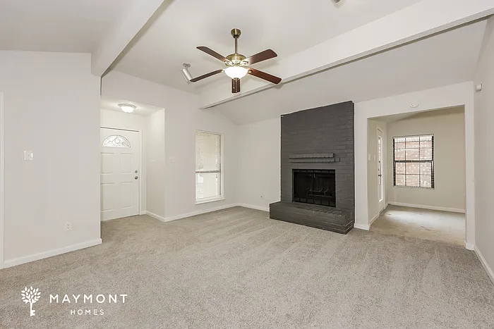 105 Caprock Dr — Photo 3