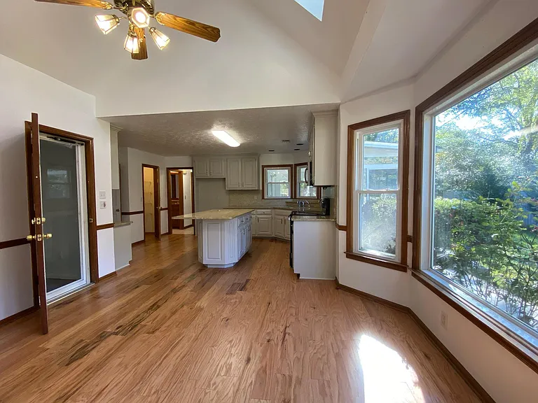3013 Eglantine Ct — Photo 4