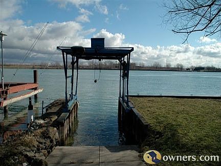 private launch & electric lift