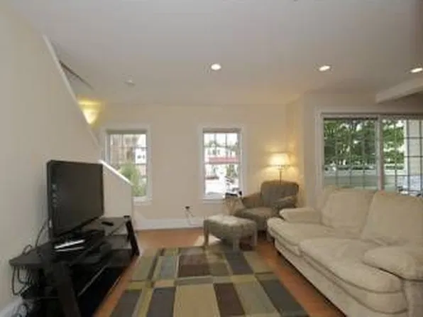 33 Railroad Ave #2, Gloucester, MA 01930