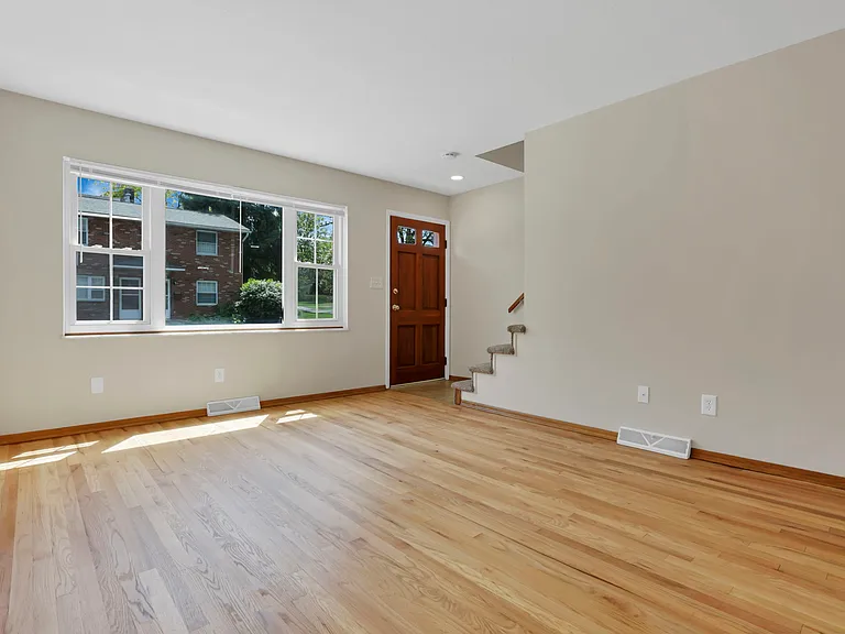 288 N Franklin St — Photo 3
