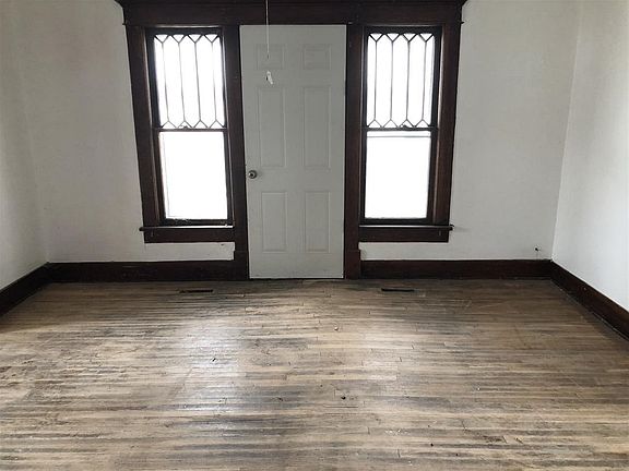 4th image of 1021 W 2nd St