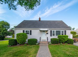 723 Bryant St, Paramus, NJ 07652